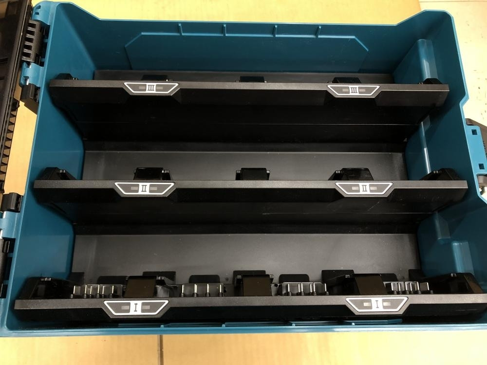 Makita 40Vmax Multi-port Charging Case A-78352 BCC02 12-port Charger