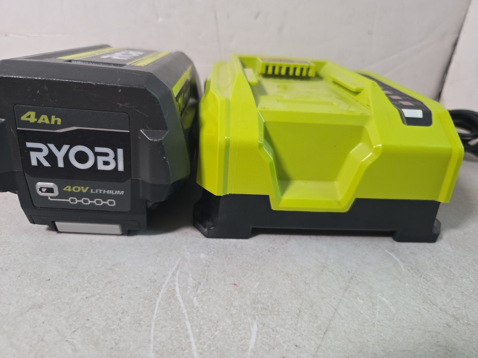 Ryobi OP406VNM 40V Lithium-Ion Rapid Quick Charger With (1) Battery OP40404VNM