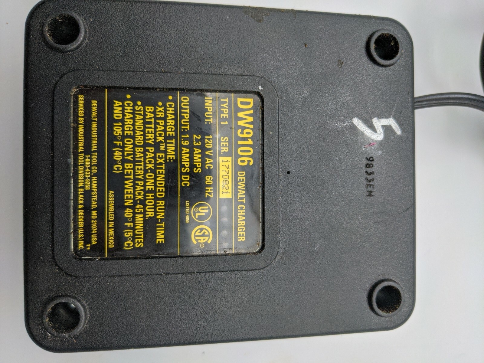 DEWALT DW9106 XR PACK Extended Run Time One Hour Battery Charger