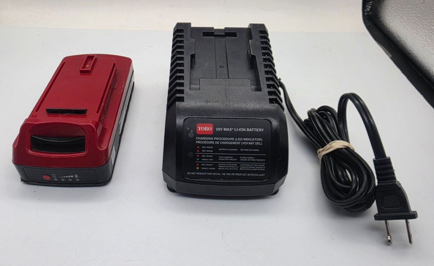 TORO 20V-MAX Li-ion Battery 88502 & Battery Charger 88500
