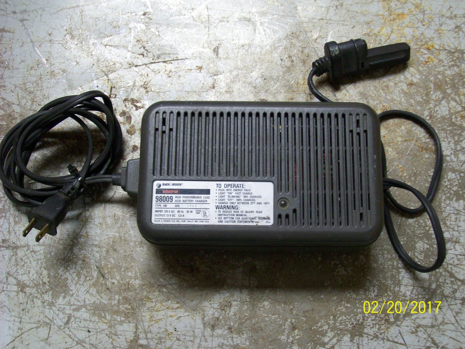 BLACK & DECKER INDUSTRIAL LEAD ACID BATTERY CHARGER TYPE 100 , 98009