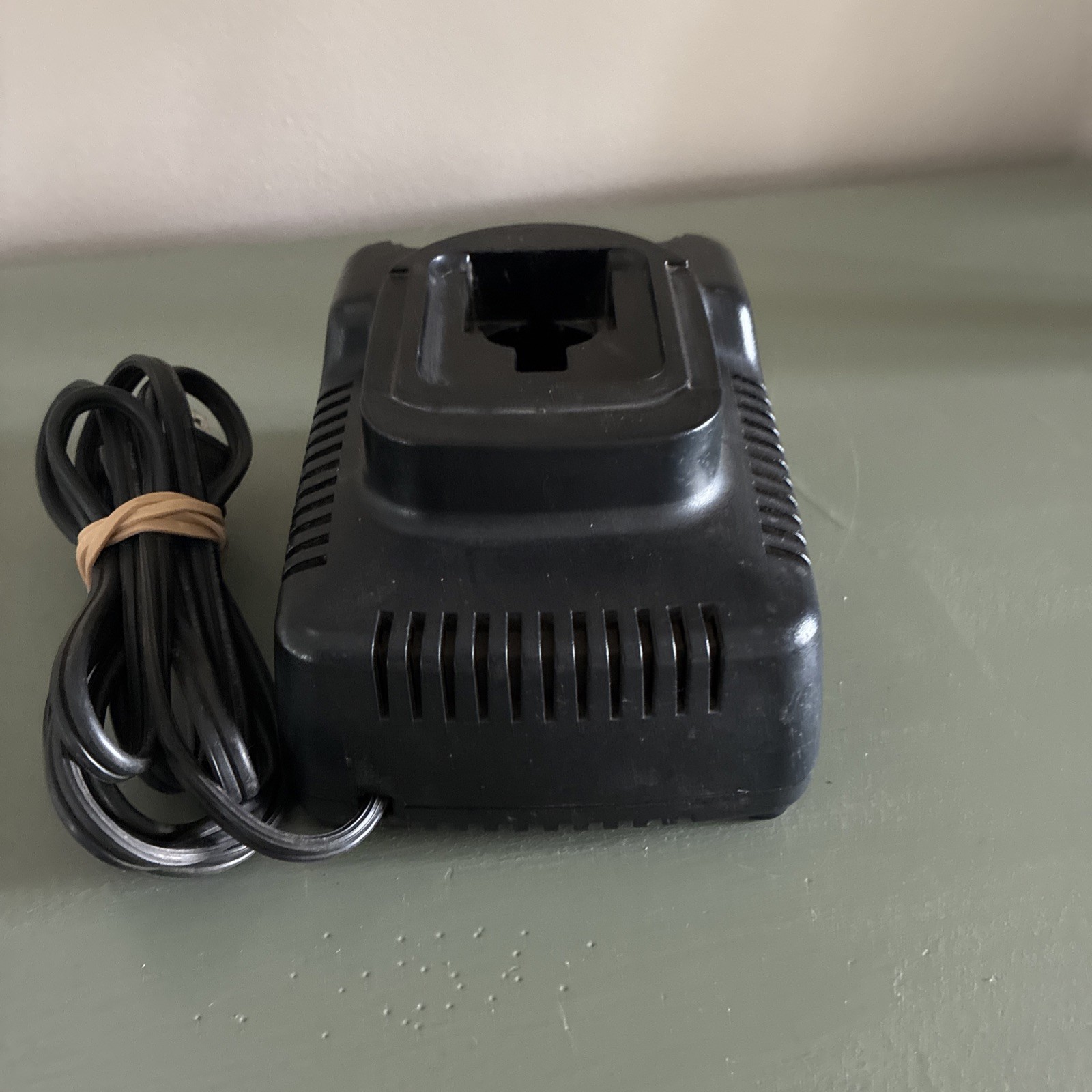 DeWalt DW9116 7.2-18V NiCd 1 Hour Battery Charger