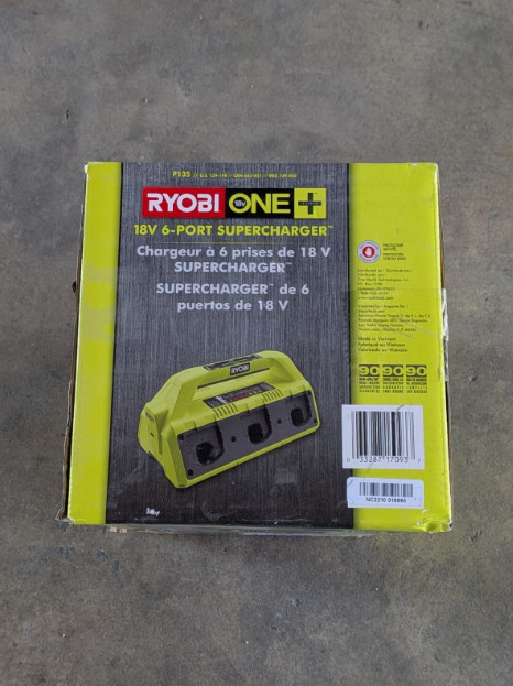RYOBI ONE+ 18V 6-Port Dual Chemistry IntelliPort SUPERCHARGER with USB Port P135