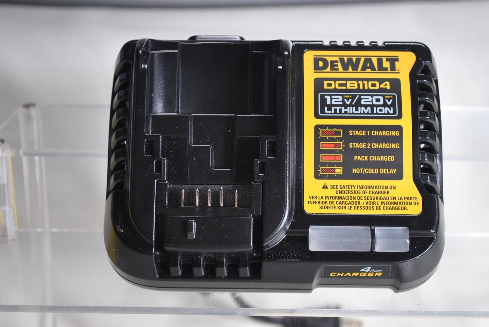 DEWALT 12V MAX/20V MAX Lithium Ion Battery Charger, 4 Amp (DCB1104)
