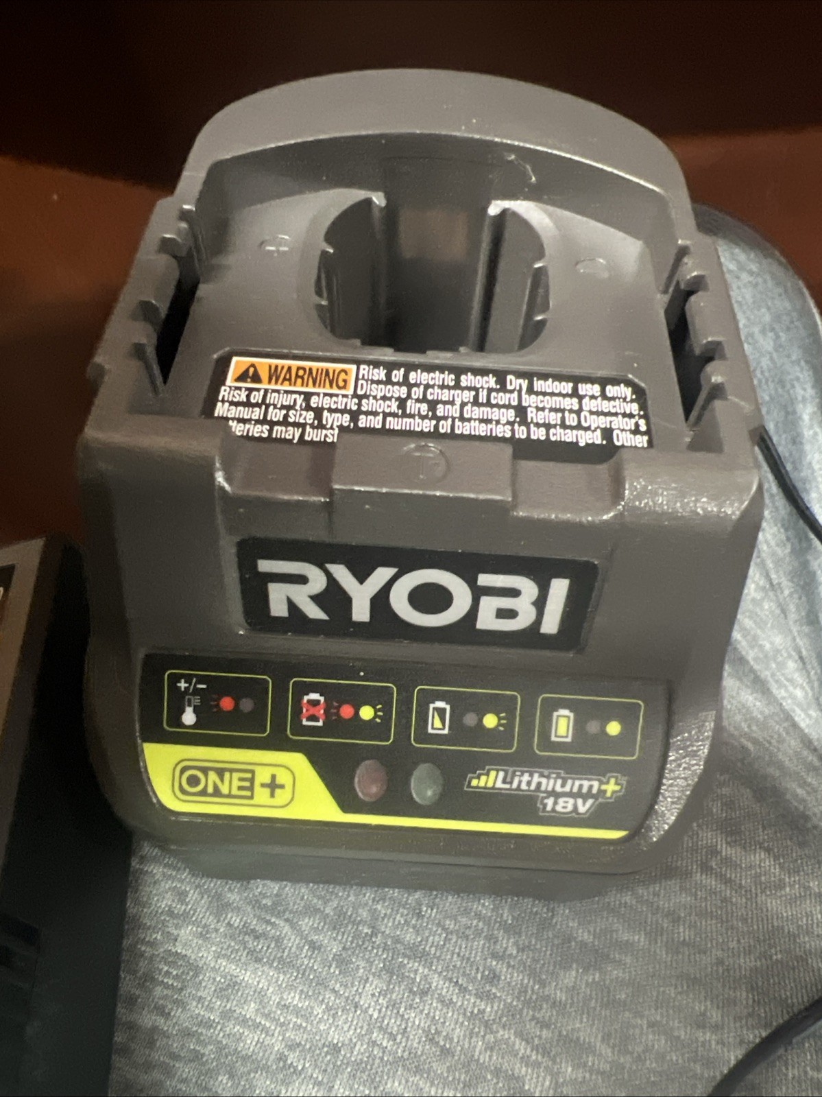 OEM Ryobi P118BVN ONE+ 18V Lithium Class 2 Battery Charger 140350007 RC01