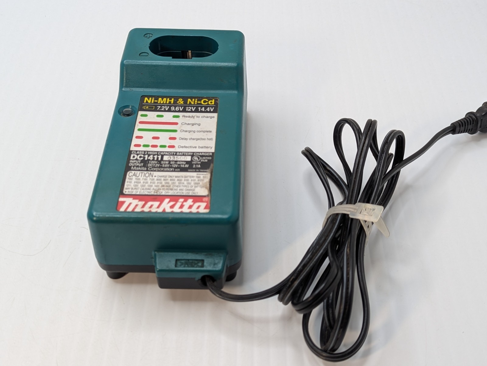 Makita DC1411 Battery Charger Ni-MH Ni-Cd, 7.2V 9.6V 12V and 14.4V TESTED WORKS