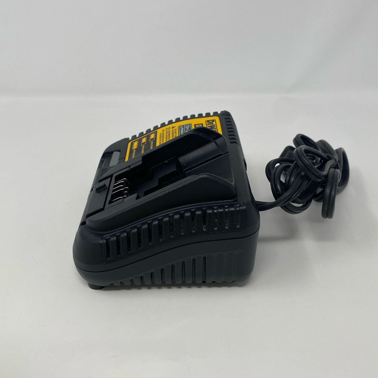 DEWALT DCB115 12V-20V MAX Li-Ion Fast Charger, Black/Yellow