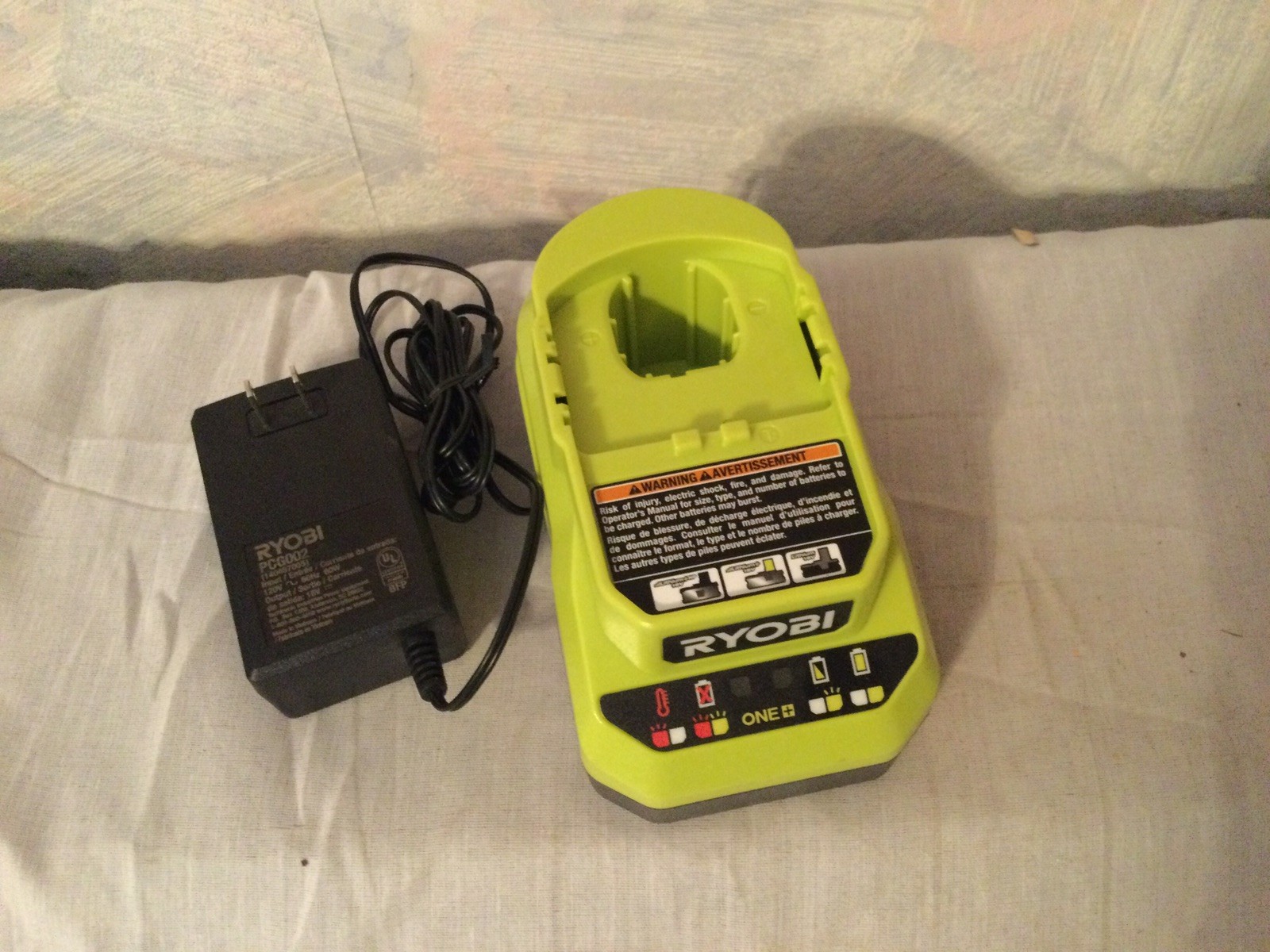 Ryobi ONE+ 18V PCG002 Charger Green/Black Single-Port