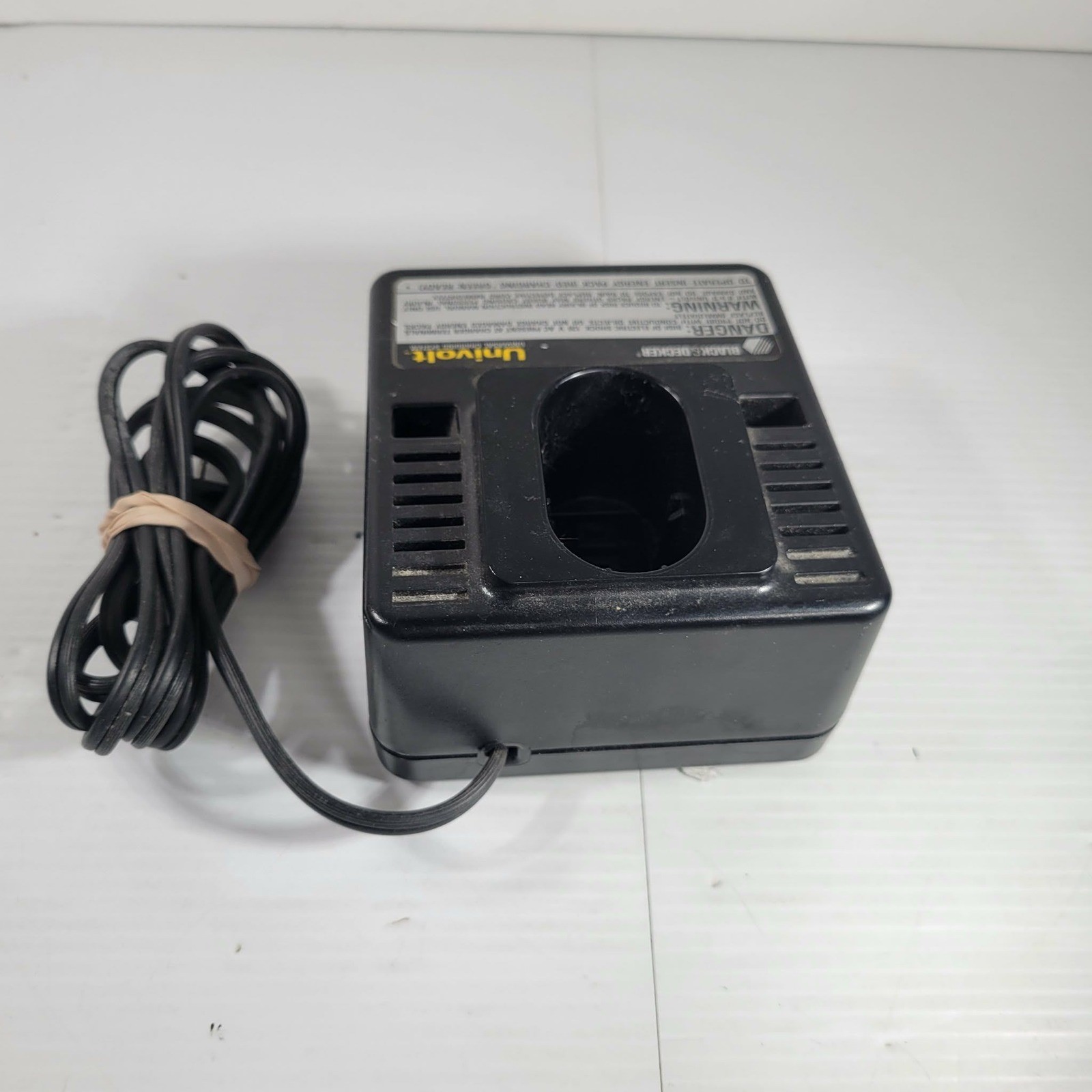 Black & Decker 98014 Univolt Universal Charging System Type 2 Battery Charger