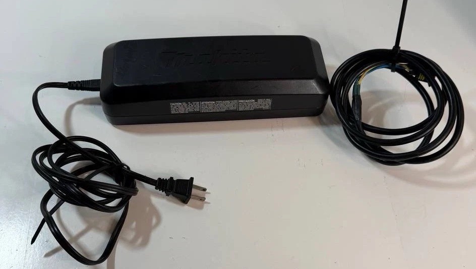 Makita DC4001 40V Max XGT Battery Charger
