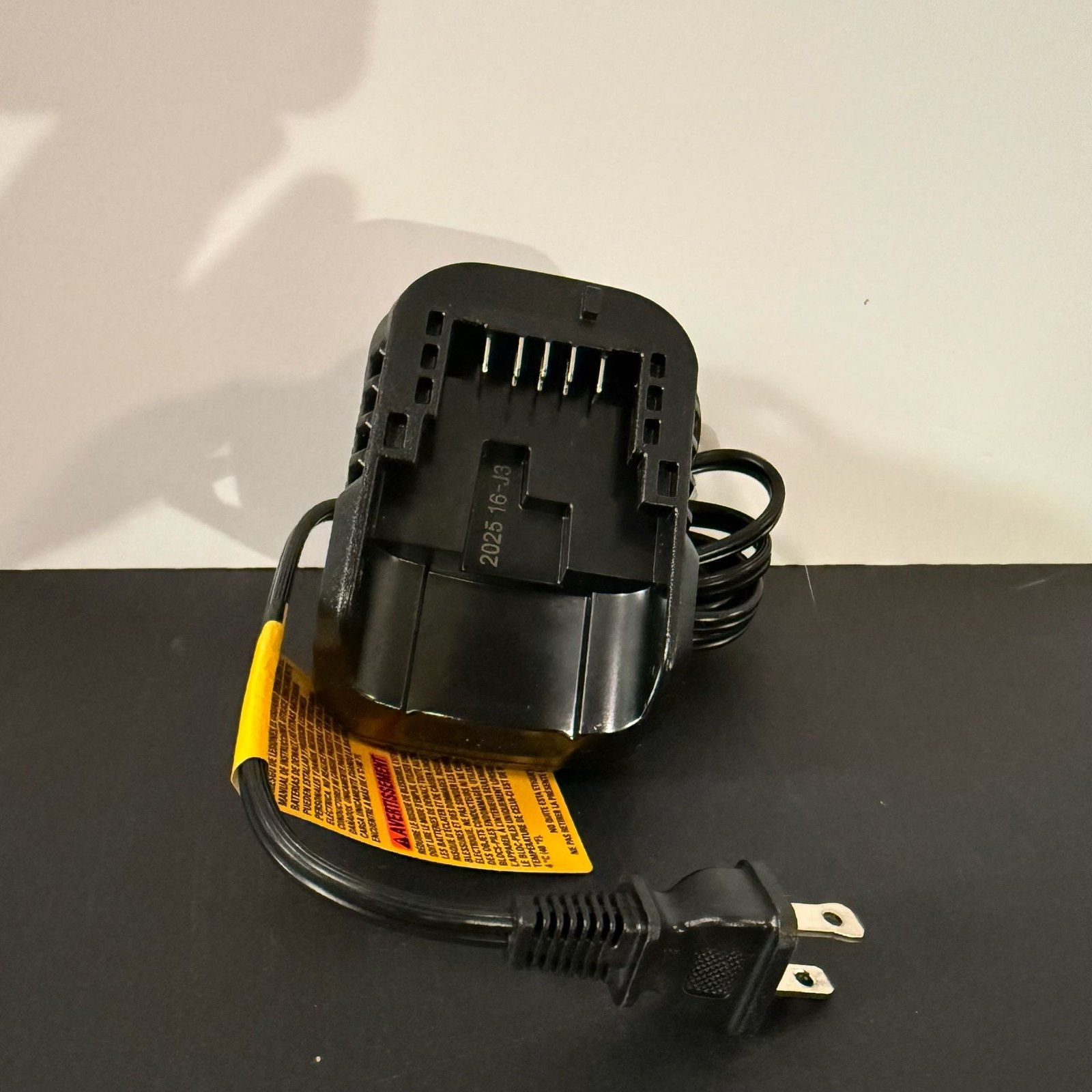 DEWALT DCB1102 12V/20V MAX Lithium-Ion Compact Battery Charger