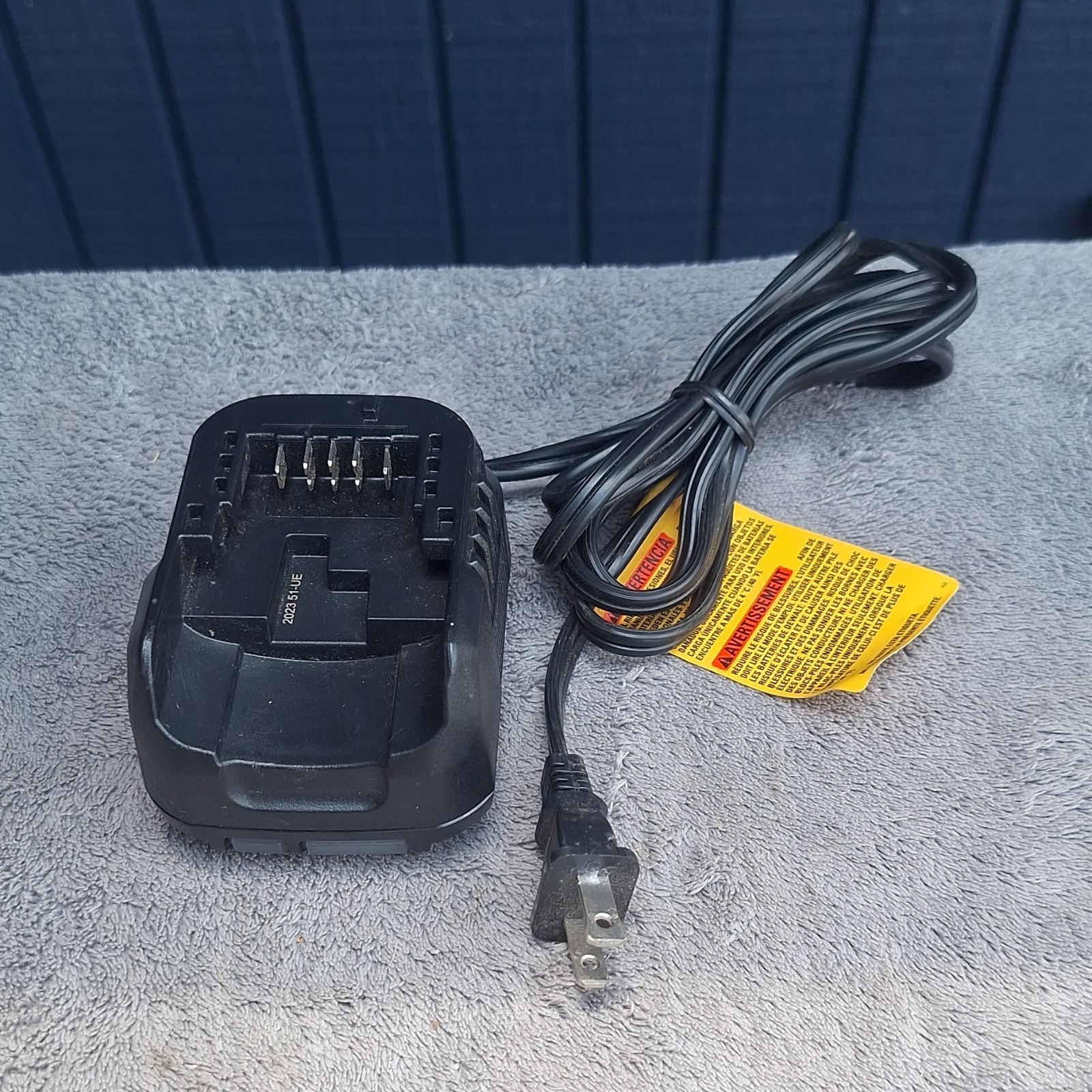 DEWALT DCB1102 Lithium-Ion Battery Charger Black 12V/20V Charges 1 Battery