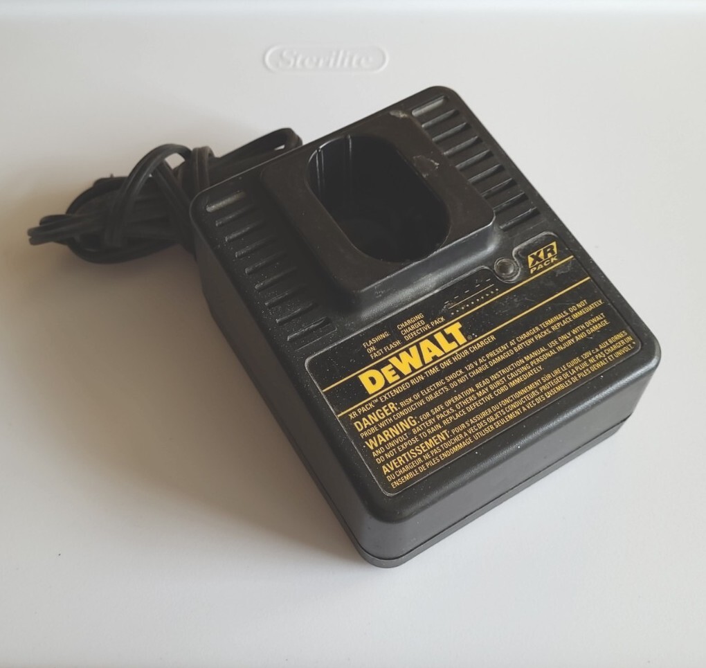 Dewalt DW9106 XR PACK Extended Run Time One Hour Battery Charger