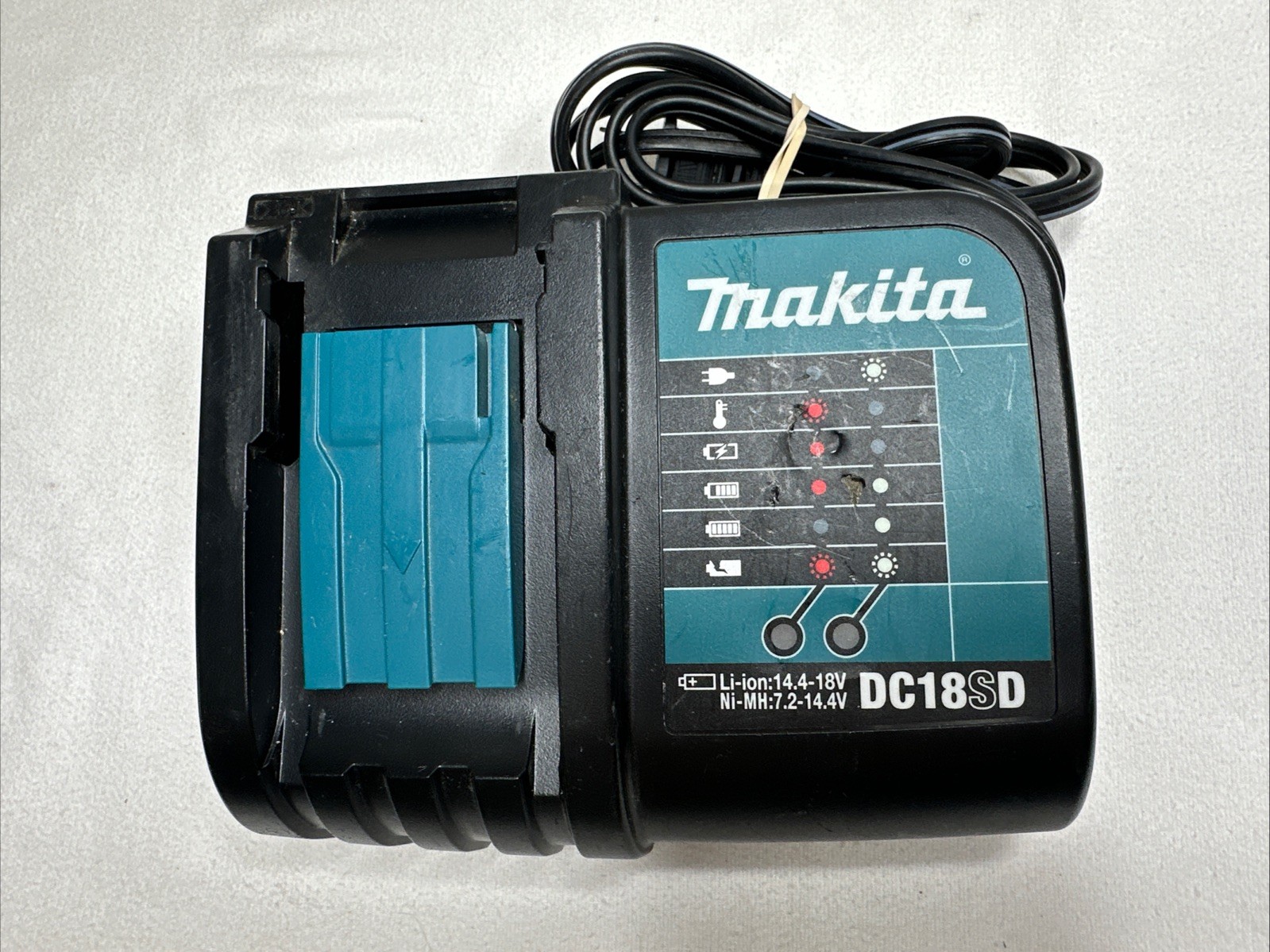 Makita DC18SD 18V Standard Battery Charger ONLY