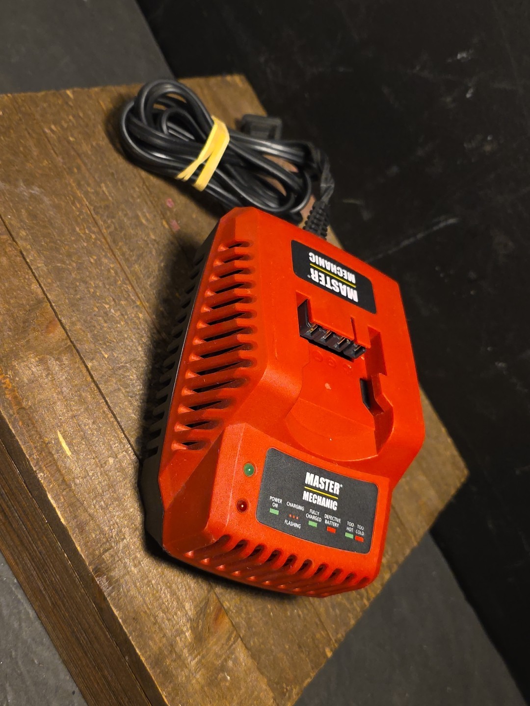 Master Mechanic 18v 2.2 Amp Smart Class 2 Battery Charger Model 148197