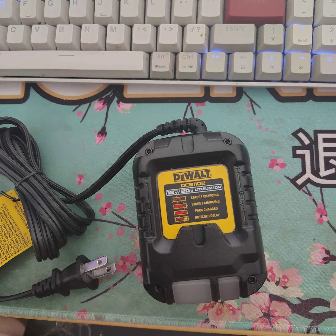DeWalt 12V/ 20V MAX FLEXVOLT 2 Amp Battery Charger Model DCB1102