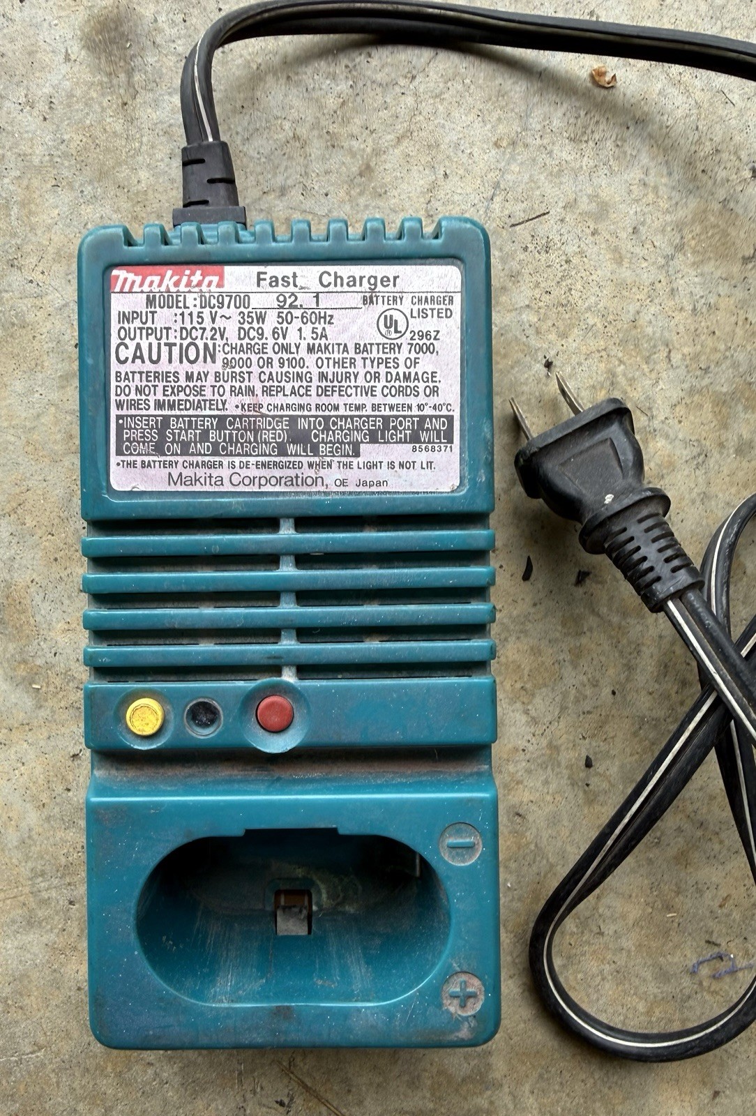 Makita DC9700 Fast Charger 7.2V 9.6V Battery Charger Tested Works