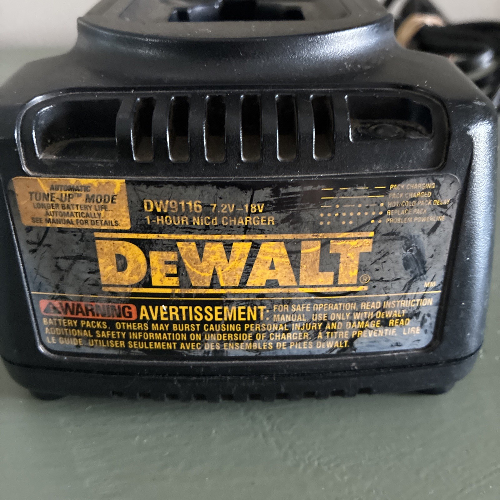 DeWalt DW9116 7.2-18V NiCd 1 Hour Battery Charger