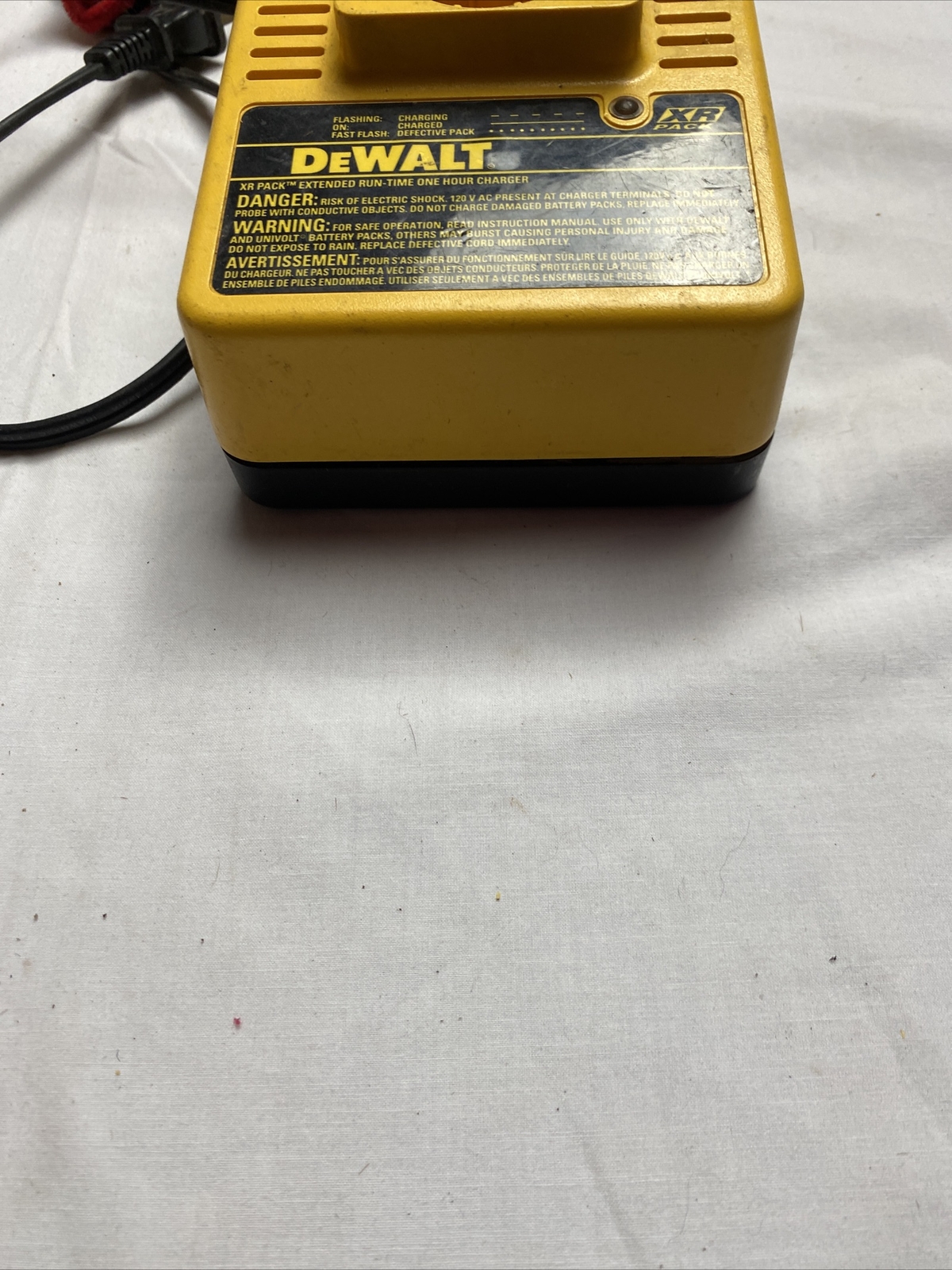 DEWALT DW9106 XR PACK Extended Run Time One Hour Battery Charger