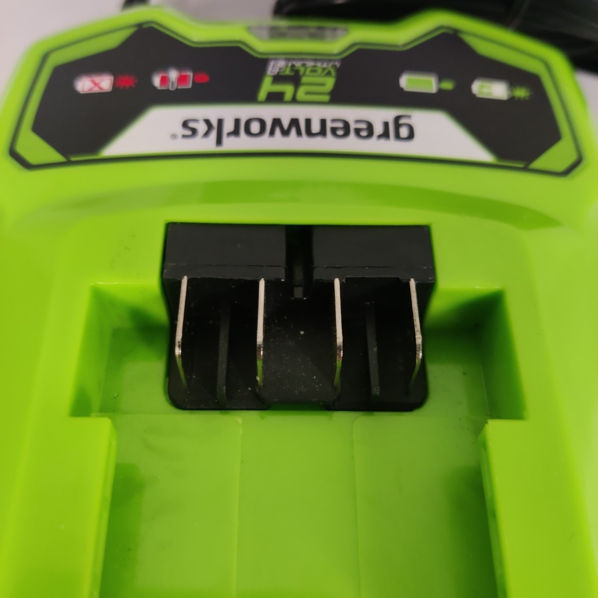 Greenworks 24V Lithium-Ion Rapid Battery Charger Model 2903102 ( Excellent )