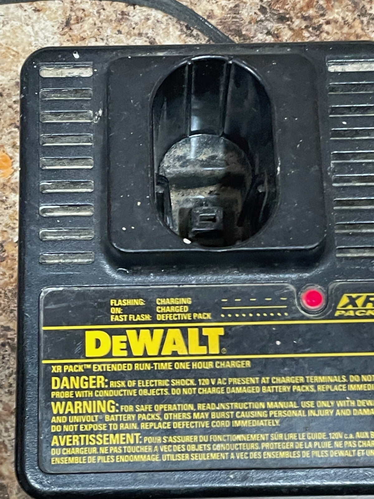 DEWALT DW9106 XR PACK Extended Run Time One Hour Battery Charger