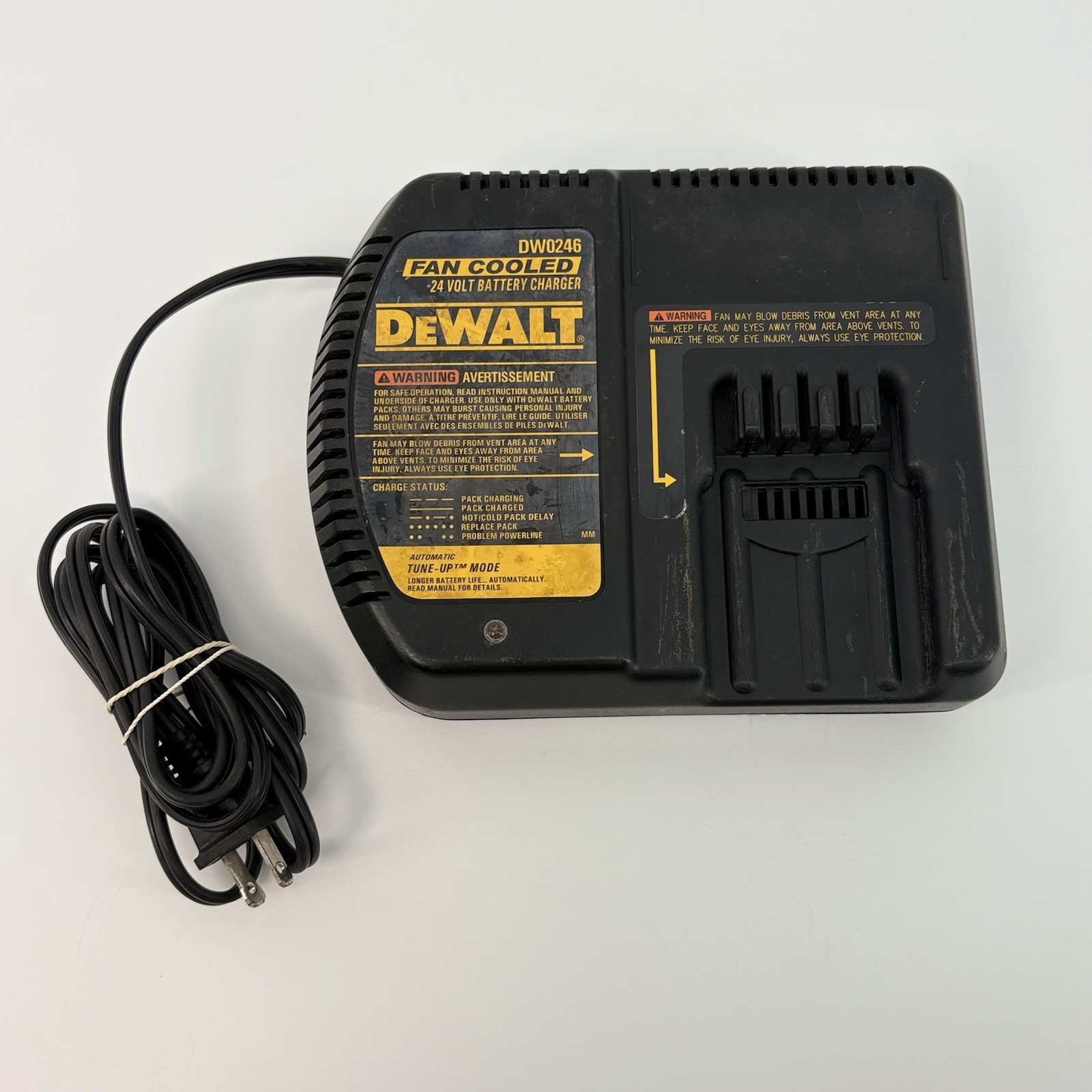 DeWalt DW0246 24v Fan Cooled Battery Charger w/ Tune-Up Mode Genuine Tested 24 V