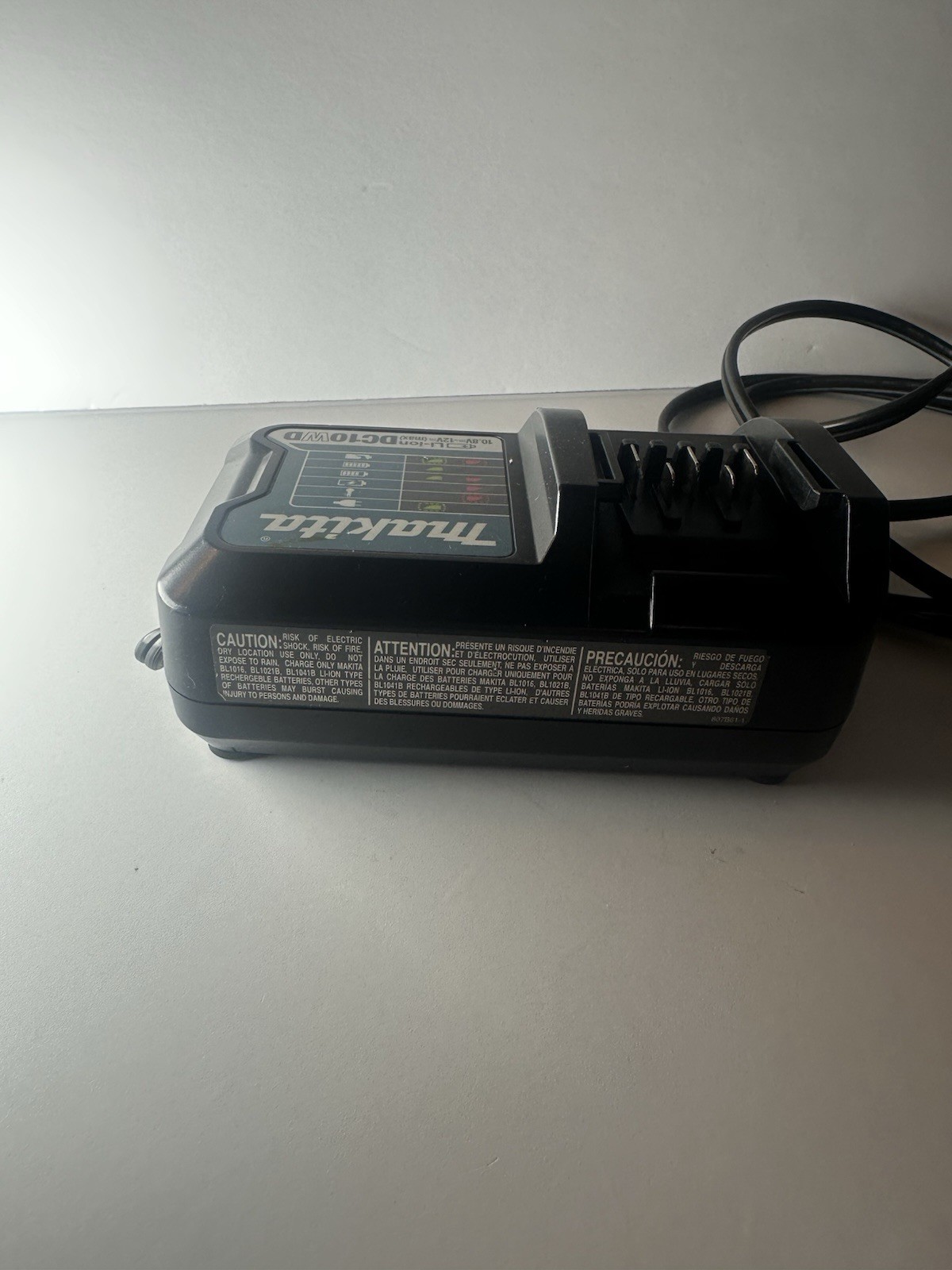 Makita DC10WD Li-Ion Battery Charger 10.8V-12V Max, Charges 1 Battery TESTED