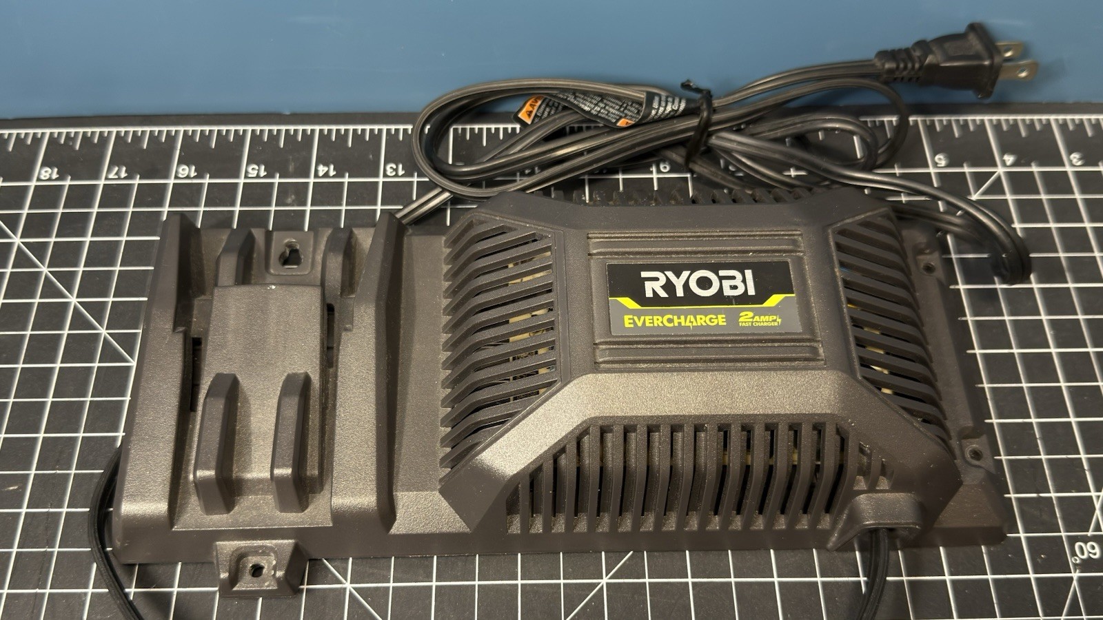 Ryobi P187 – 18V – EVERCHARGE Battery Fast Charger – Wall Mountable – Tested –