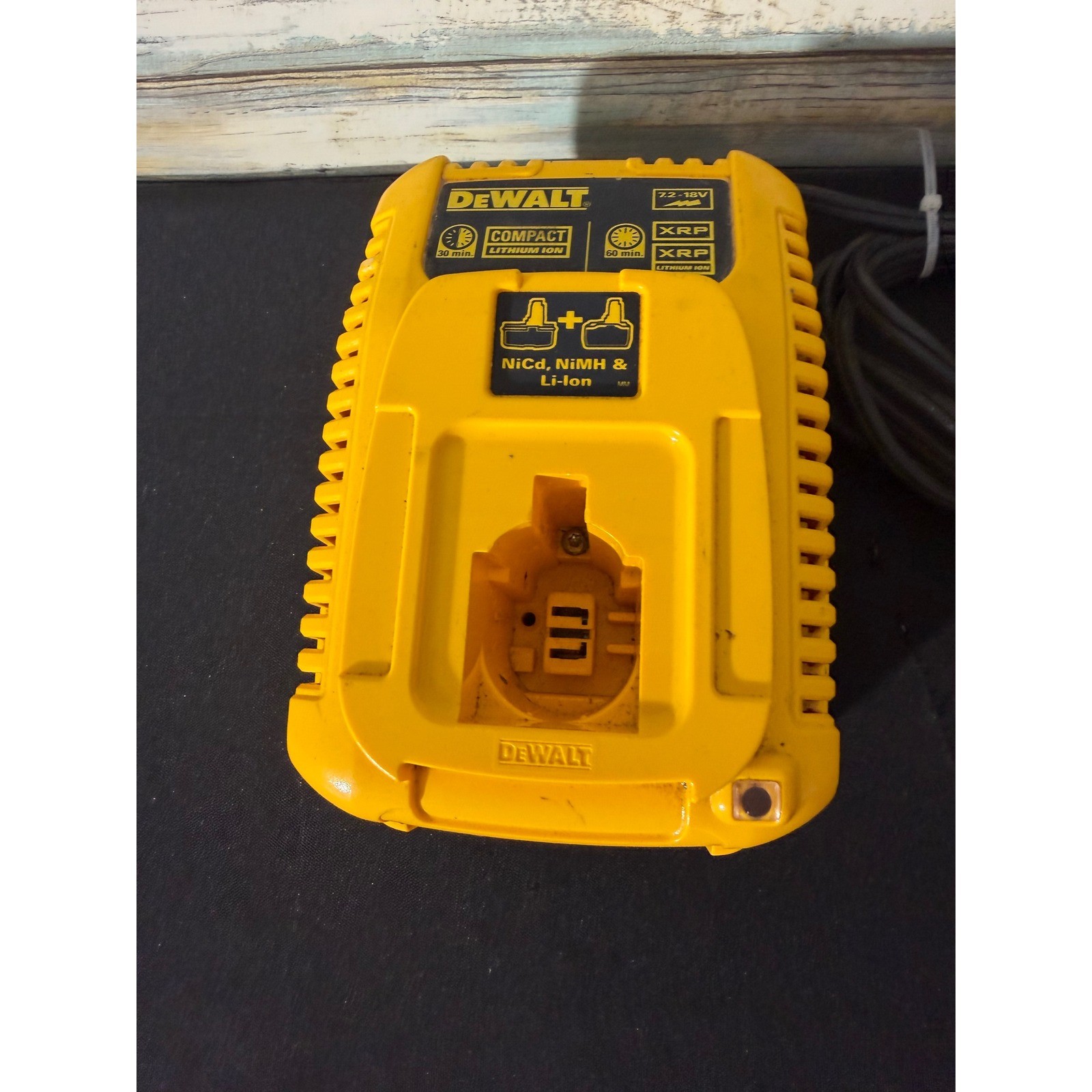 DeWalt DC9310 Battery Charger 7.2V-18V Yellow Good NiCd NiMH Li-Ion Fast Charger