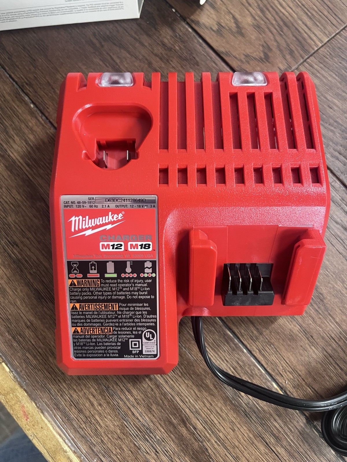 MILWAUKEE 48-59-1812 18V M12 / M18 LITHIUM ION CHARGER