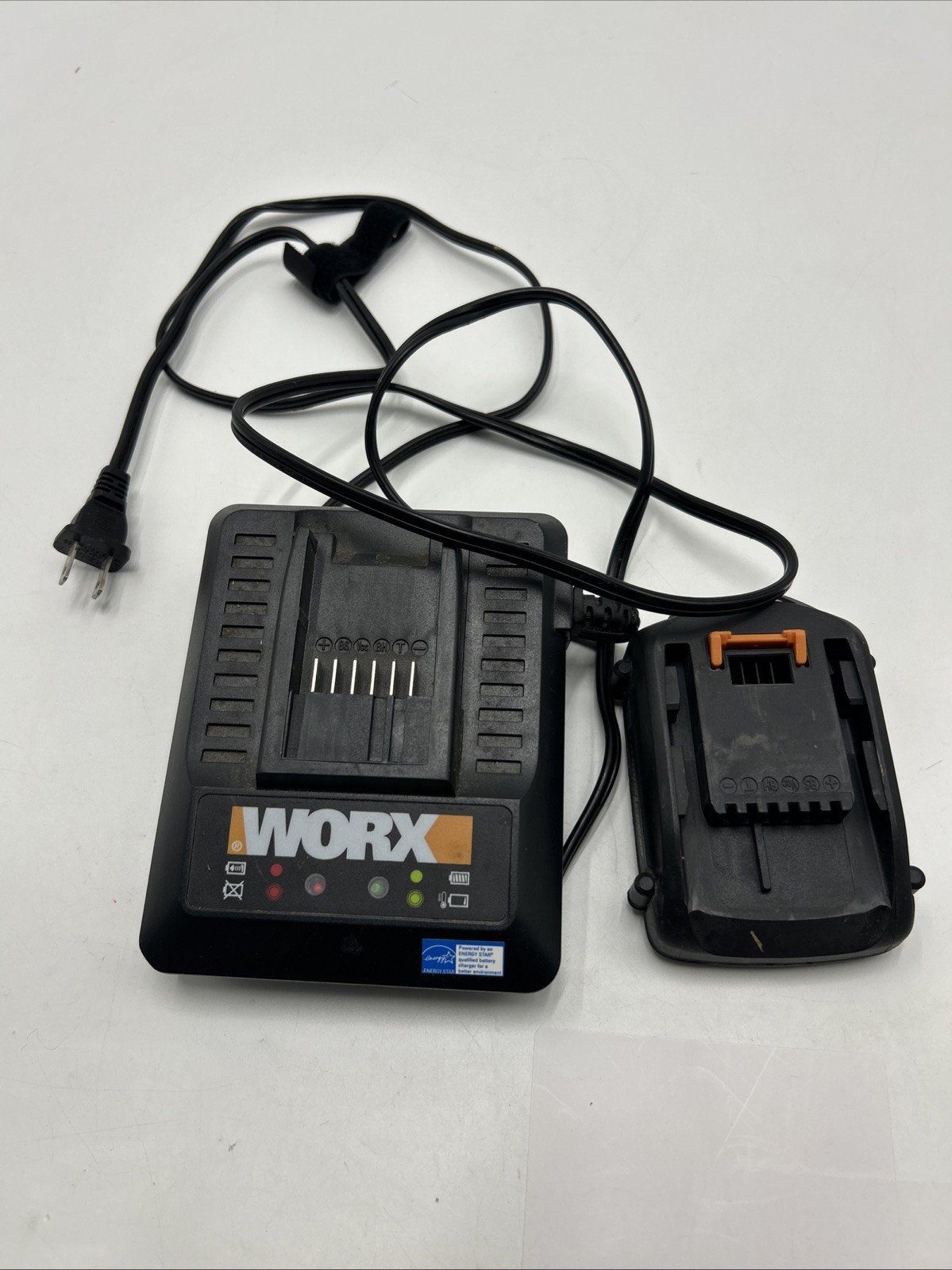 Worx WA3840 14.4V-18V Charger Black 20-W with WA3512 1.3Ah Lithium-Ion Battery