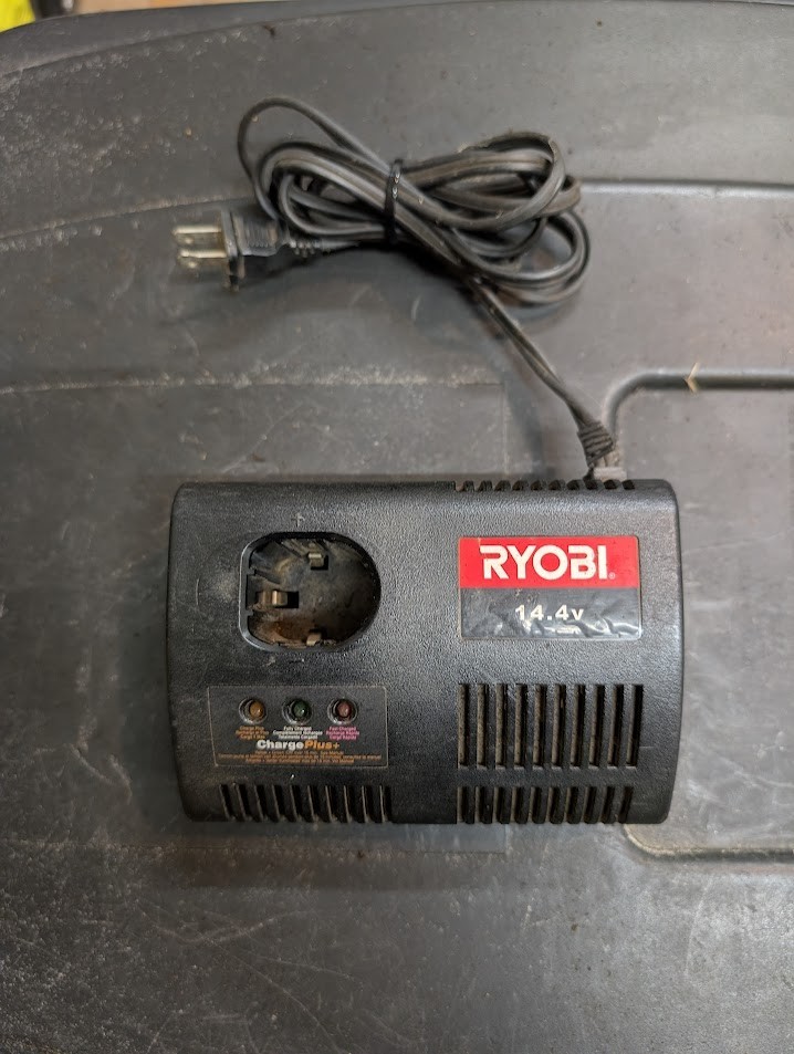Ryobi 14.4V (1412001) Battery Charger – Used – Works with 14.4V Ryobi Batteries