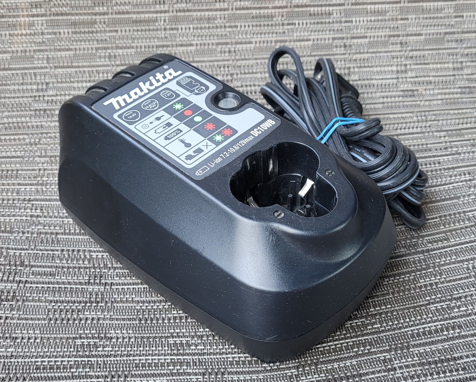 Genuine Makita DC10WB Battery Charger-Li-Ion 7.2V-10.8V “Tested & Works”