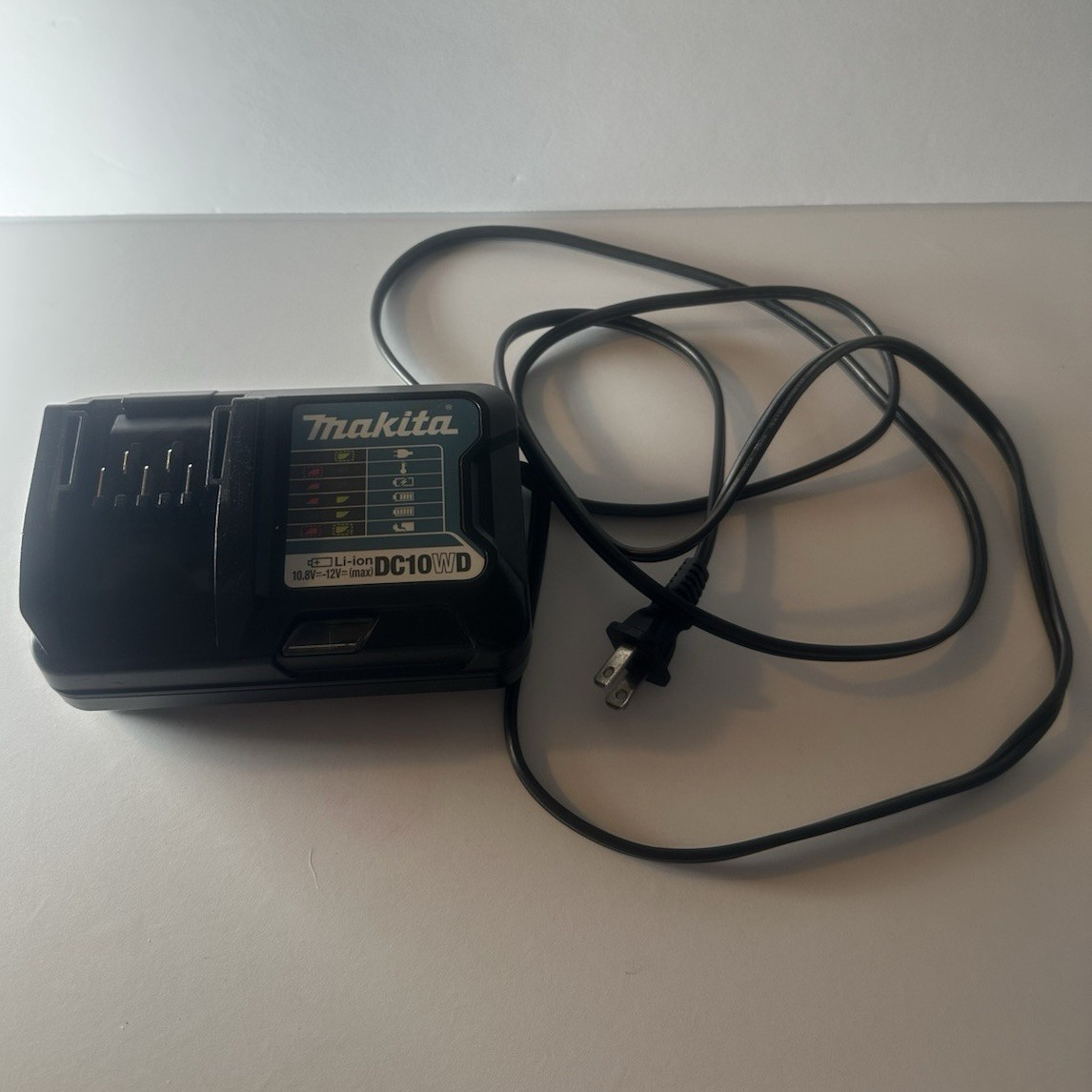 Makita DC10WD Li-Ion Battery Charger 10.8V-12V Max, Charges 1 Battery TESTED