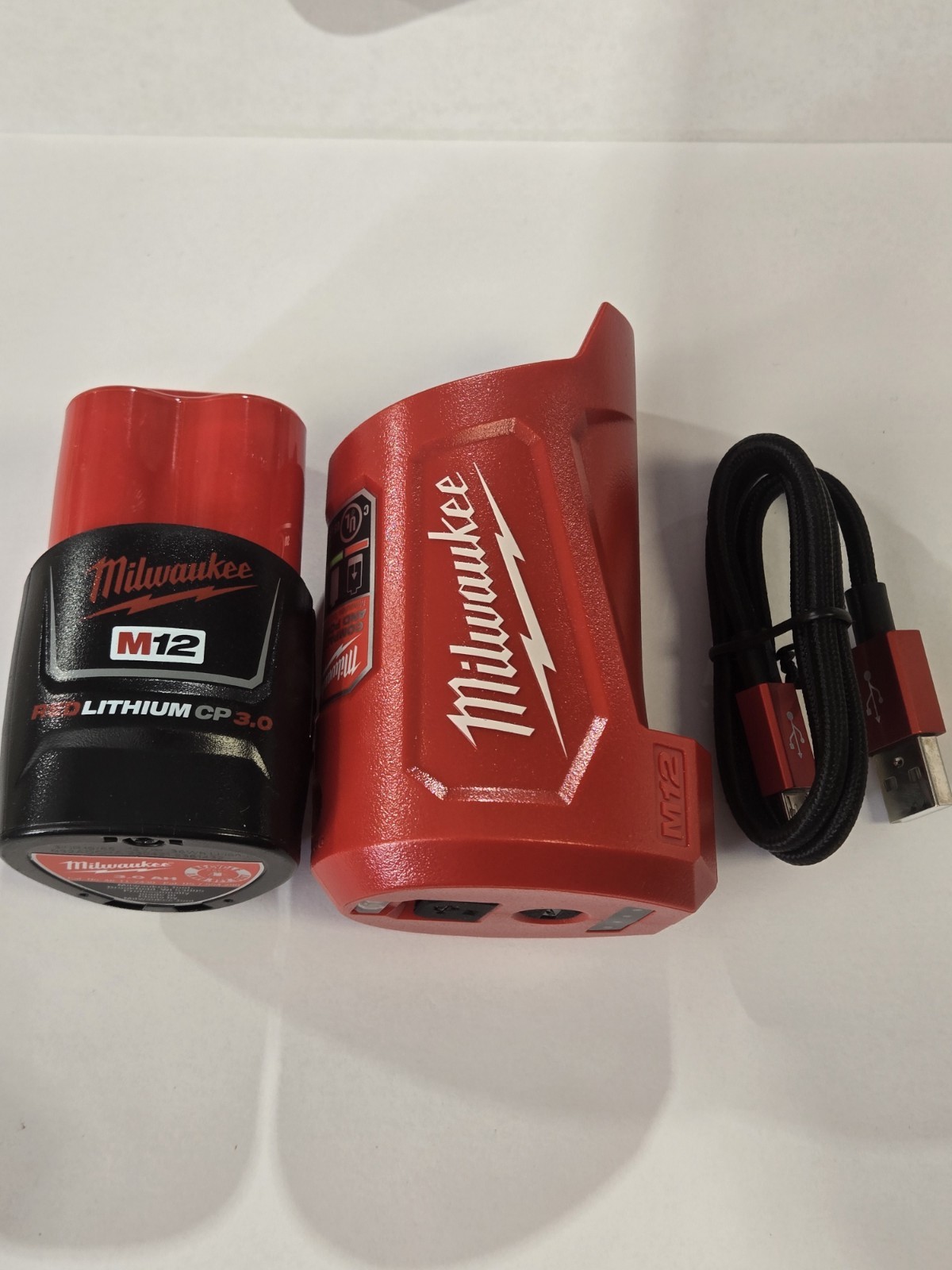 Milwaukee M12 Compact Charger & 3.0 Battery Kit 50-59-2423 with Battery Included