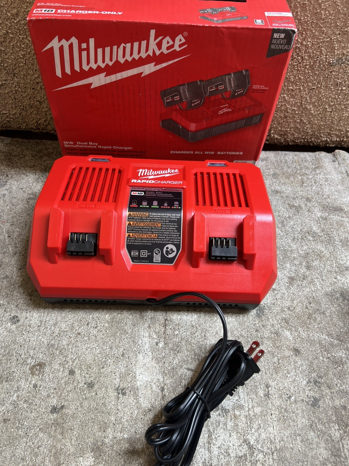 Milwaukee M18 Dual Bay Simultaneous Rapid Charger – Red (48-59-1802)
