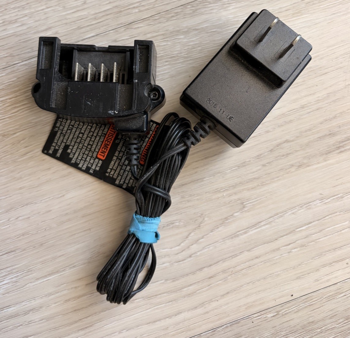 BLACK+DECKER LCS1620B Black 20V MAX Lithium Battery Charger Digital Indicator