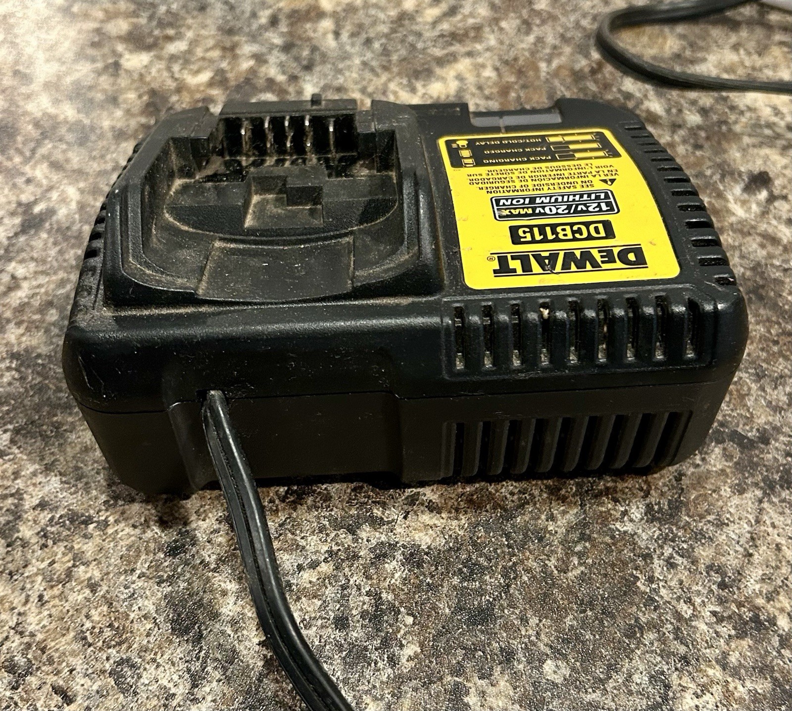 DEWALT DCB115 12V/20V MAX Lithium-Ion Fast Battery Charger, 1-Battery