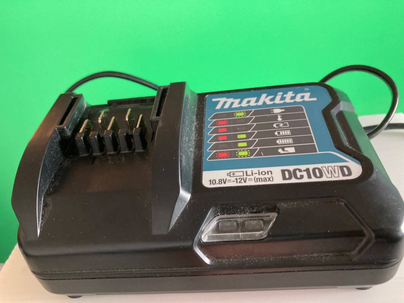 makita 12v battery charger used