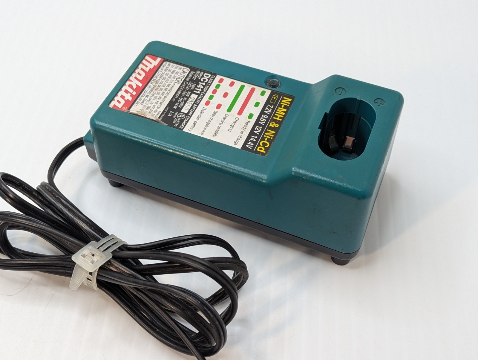 Makita DC1411 Battery Charger Ni-MH Ni-Cd, 7.2V 9.6V 12V and 14.4V TESTED WORKS