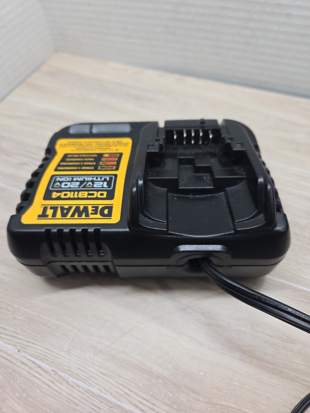 New DEWALT DCB1104 DCB115 12V – 20V MAX Li-Ion High Speed Charger