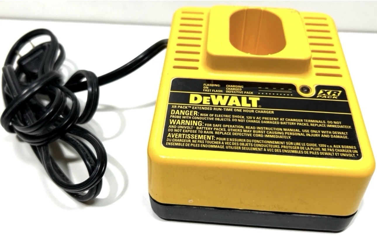 Dewalt DW9106 Battery Charger XR Pack One Hour Charge 7.2 to 14.4v (24c