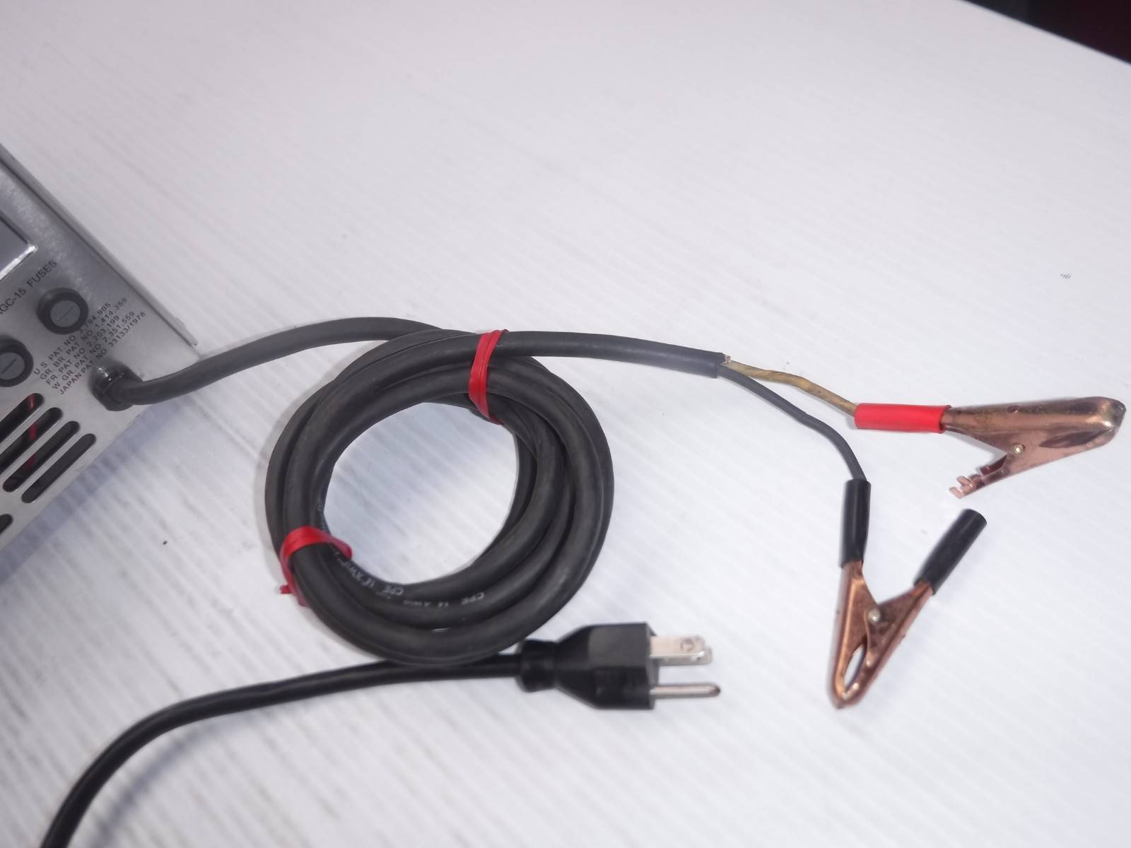 APA 411058 Automatic Battery Charger 12V
