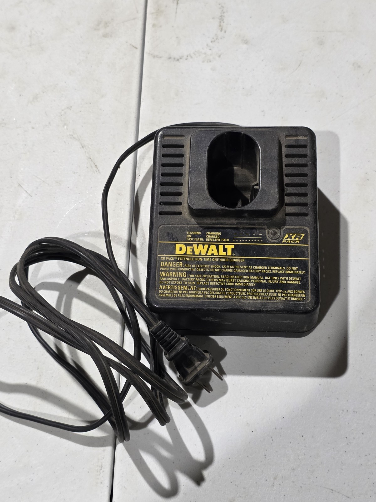 Dewalt DW9106 Battery Charger XR Pack One Hour Charge 7.2 to 14.4v