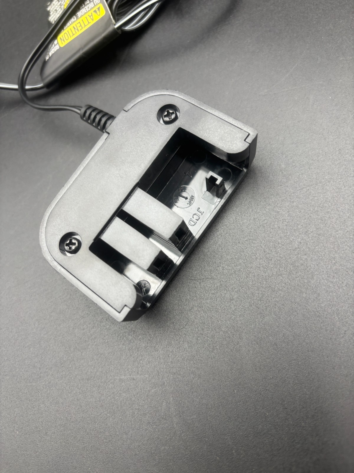 GENUINE BLACK & DECKER BATTERY CHARGER 90592363 ETPCA- P180021U2 24V DC 210MA