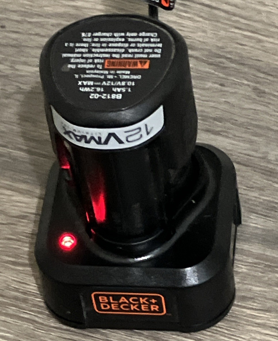 Black & Decker LCS122 Battery Charger 12V In Great Condition Charger Only