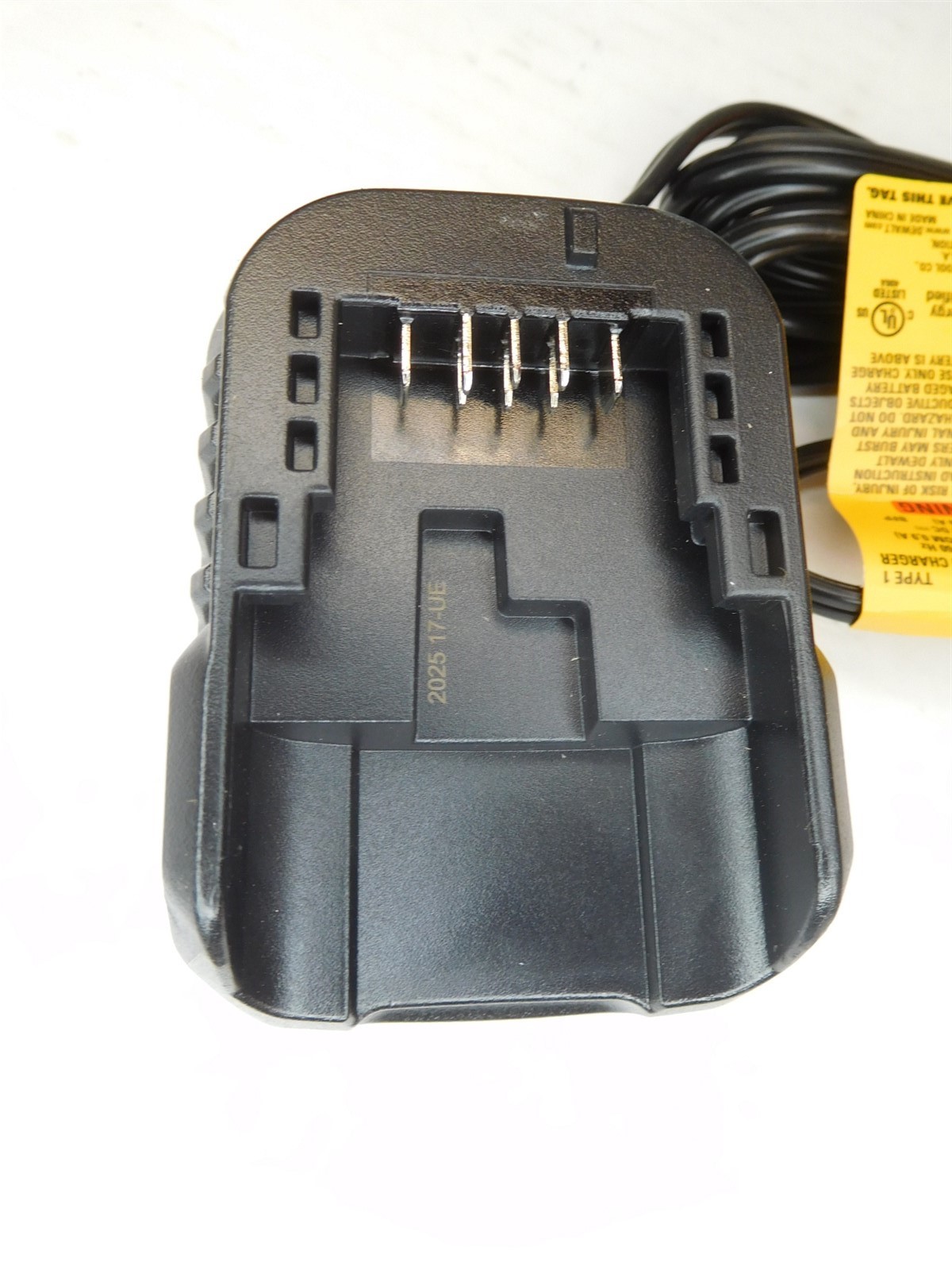 Genuine DEWALT DCB1102 Compact Lithium-Ion Battery Charger 12v / 20v (112025)