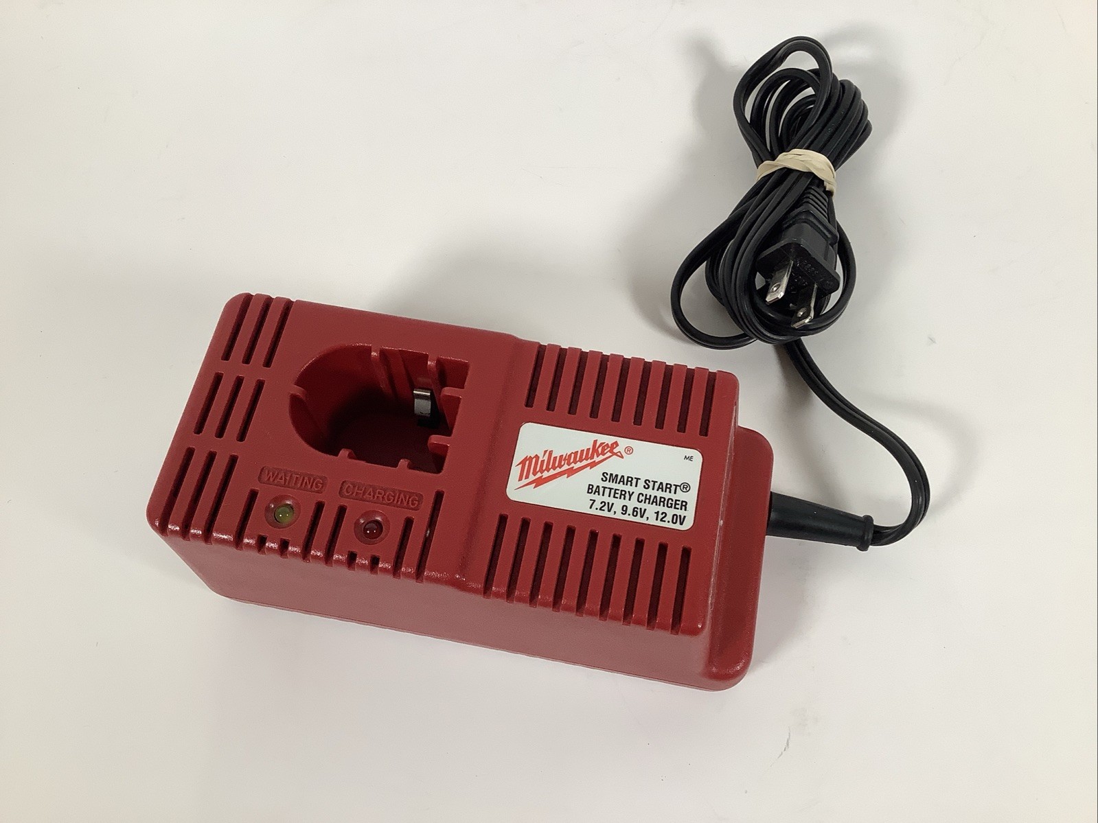 Milwaukee Battery Charger Smart Start 7.2 V 9.6 V 12V Working