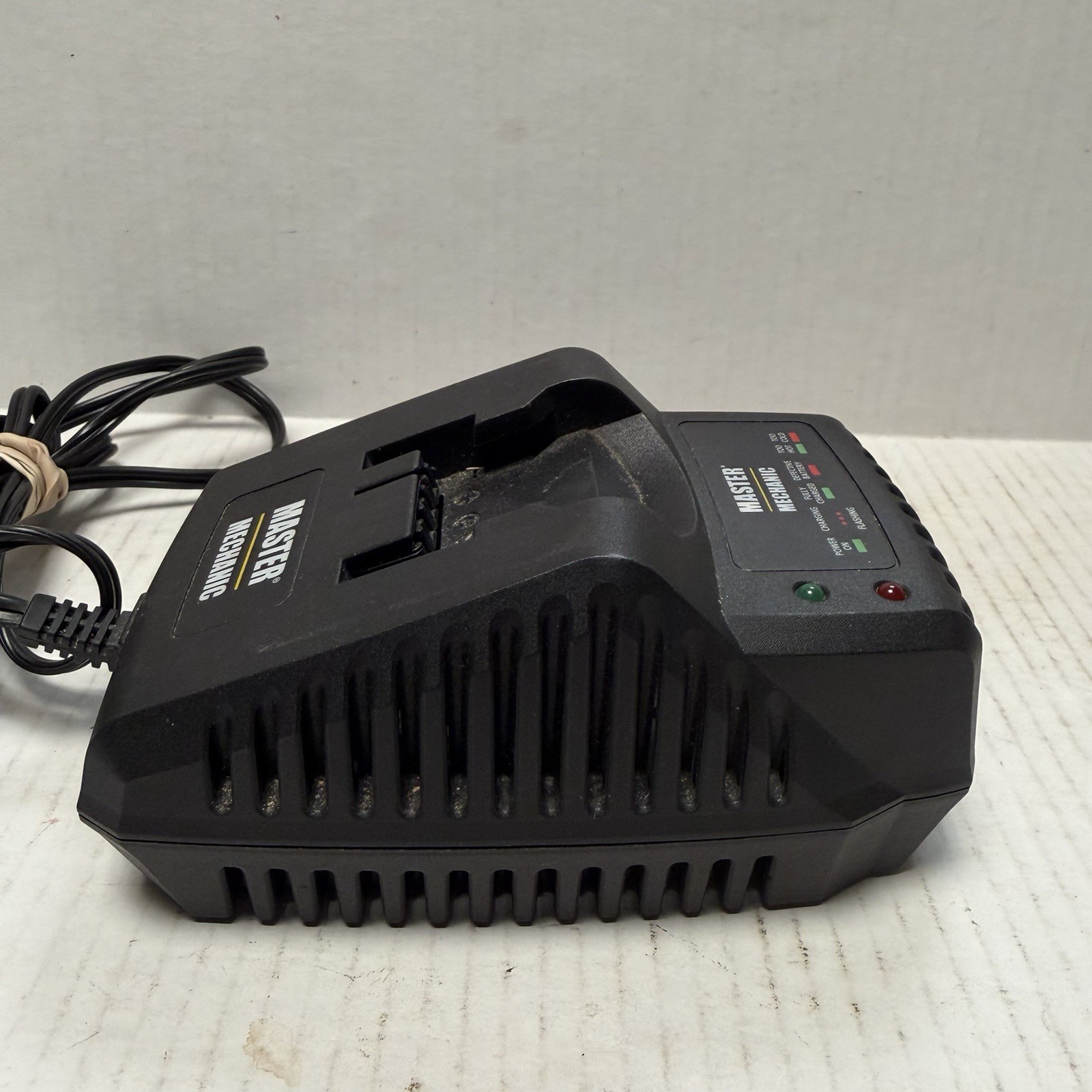 Master Mechanic 18v 2.2 Amp Smart Class 2 Battery Charger 134457