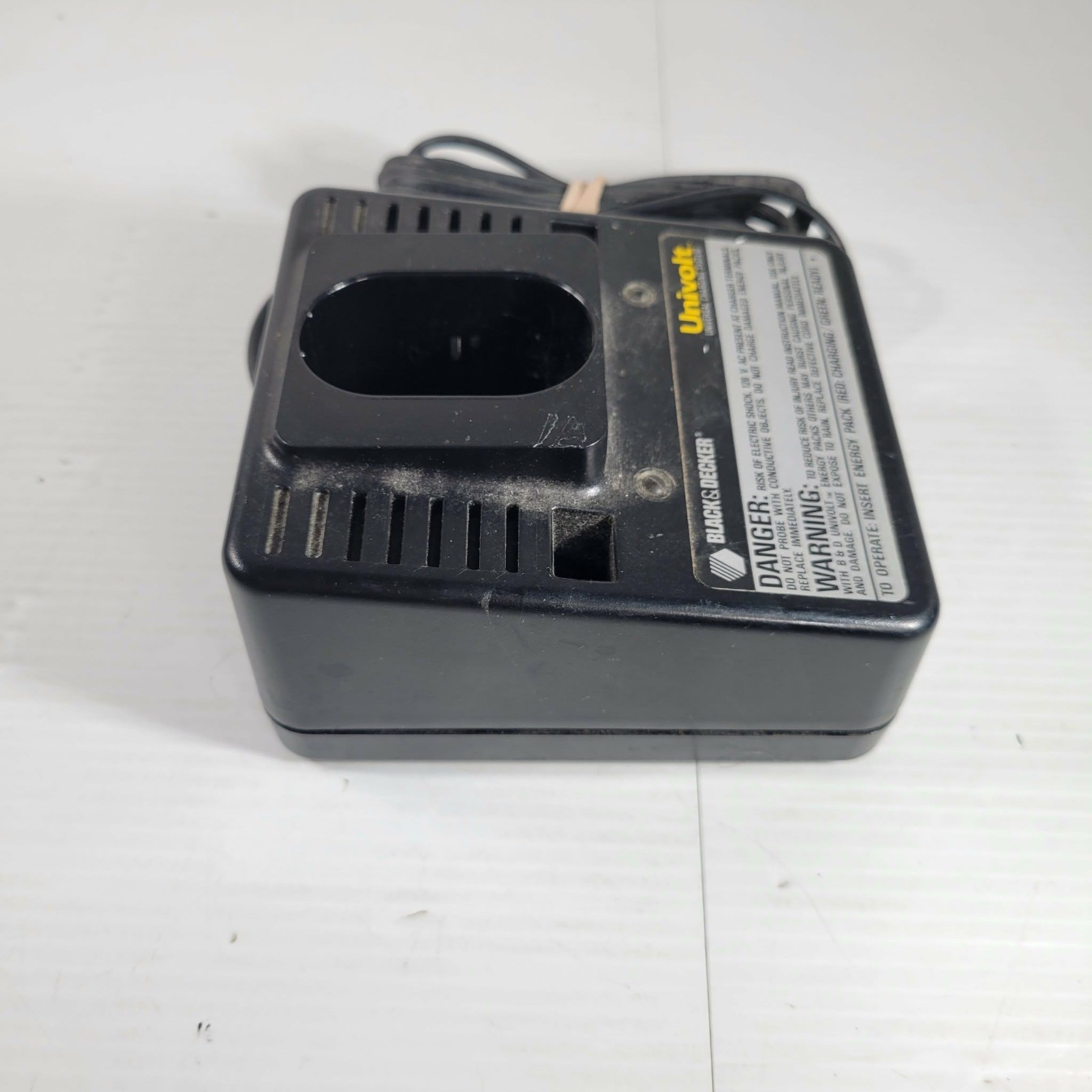 Black & Decker 98014 Univolt Universal Charging System Type 2 Battery Charger